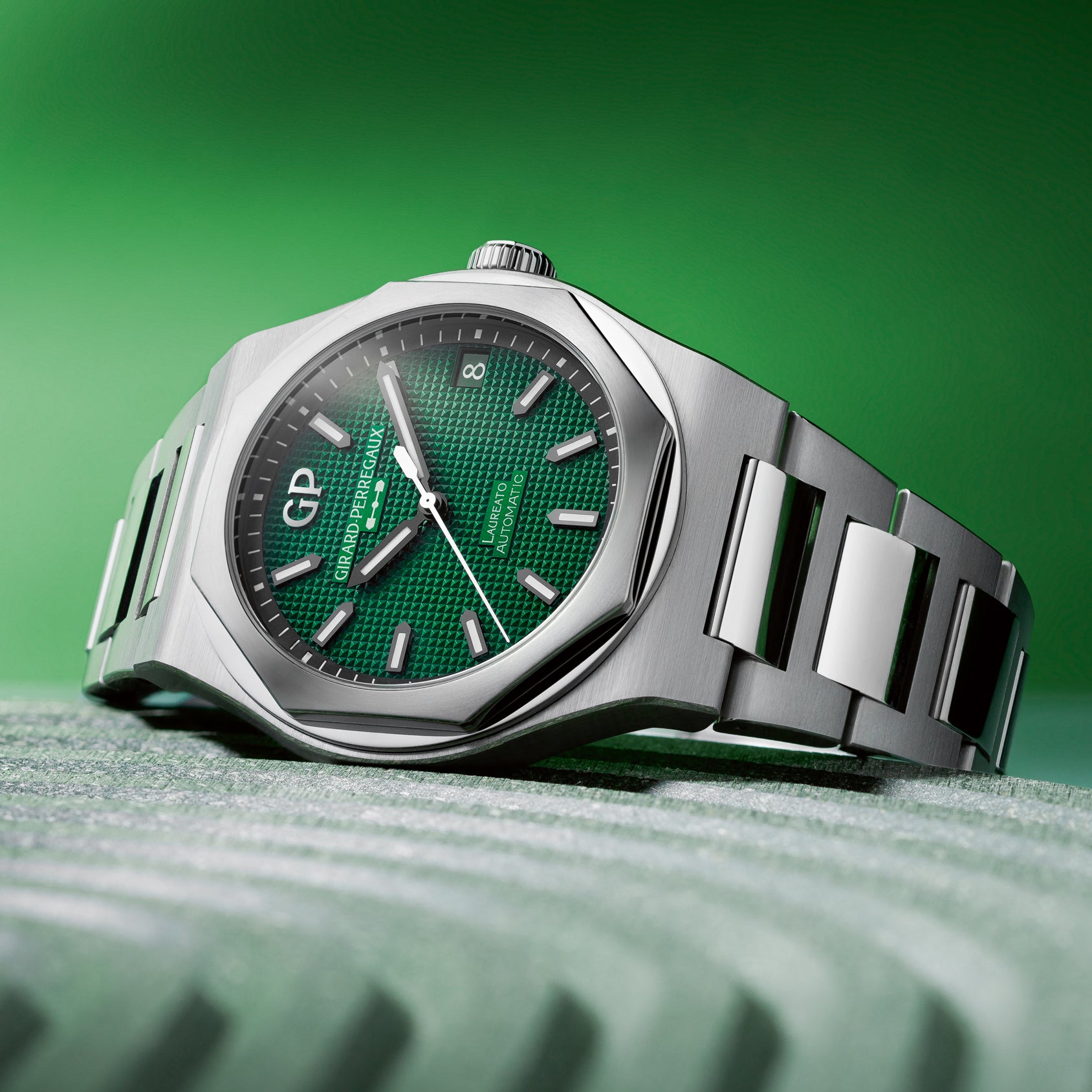 Girard-Perregaux Laureato Collection