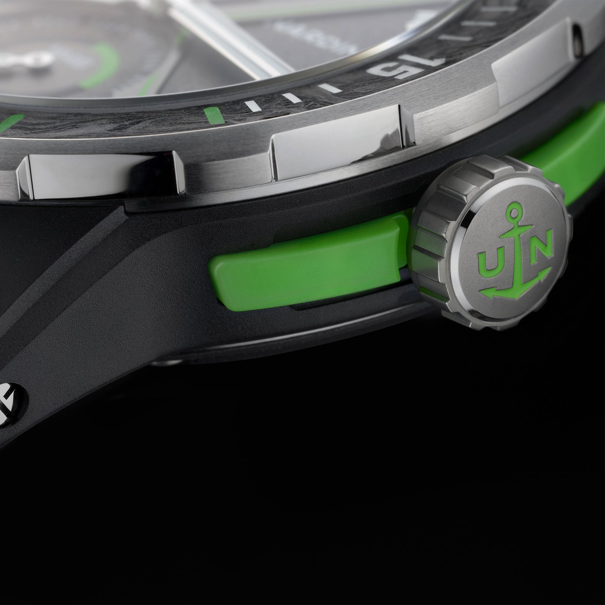 DIVERTHEOCEANRACE44MM-1183-170LE-1A-TOR_0A_lifestyle-2