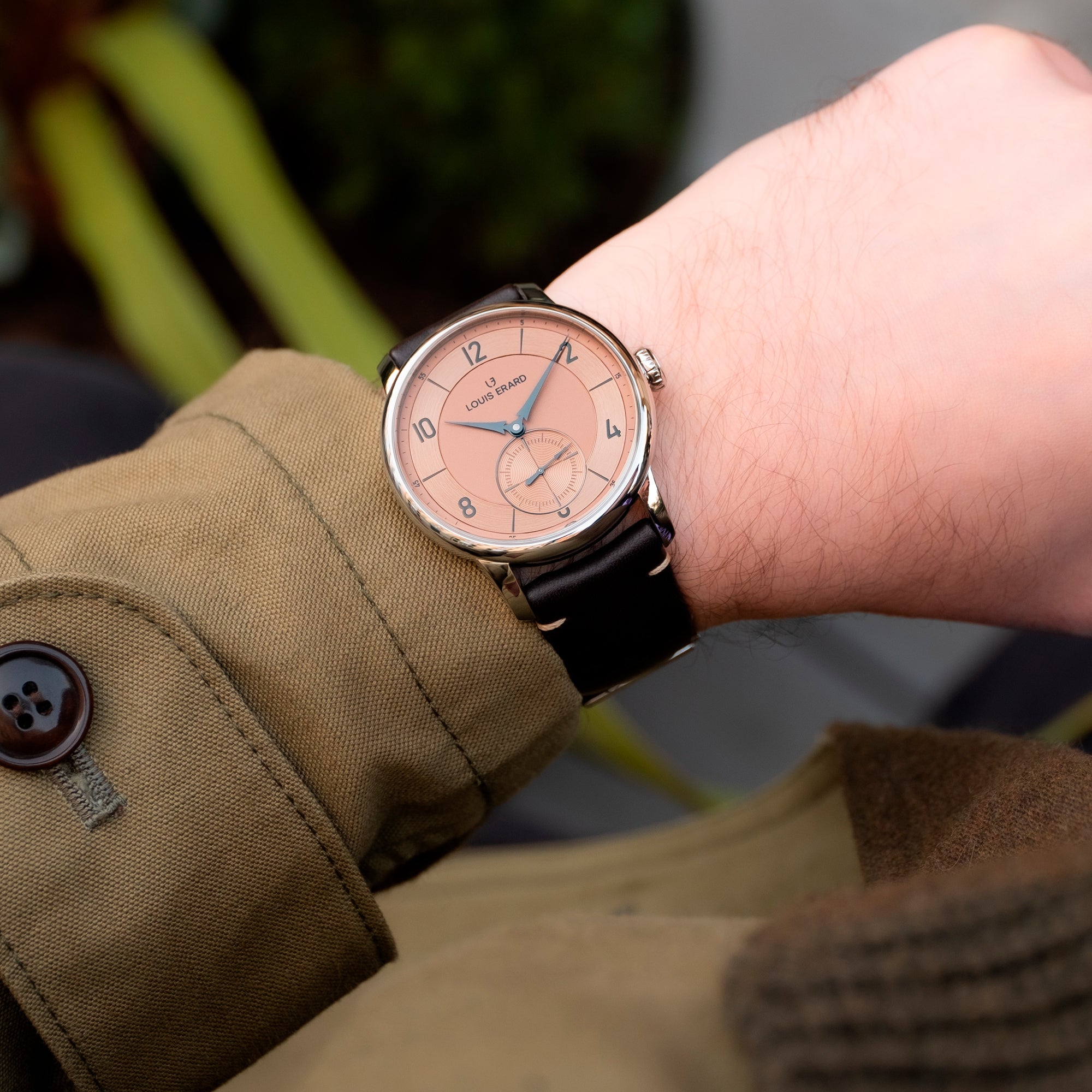 Excellence-Sub-Seconds-42-34237AA07.BVA25-wrist