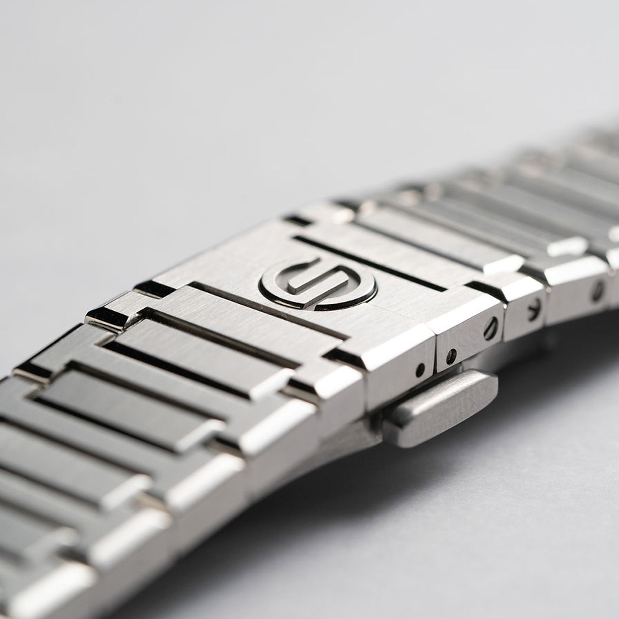    FULL-CALENDAR-STEEL-BRACELET