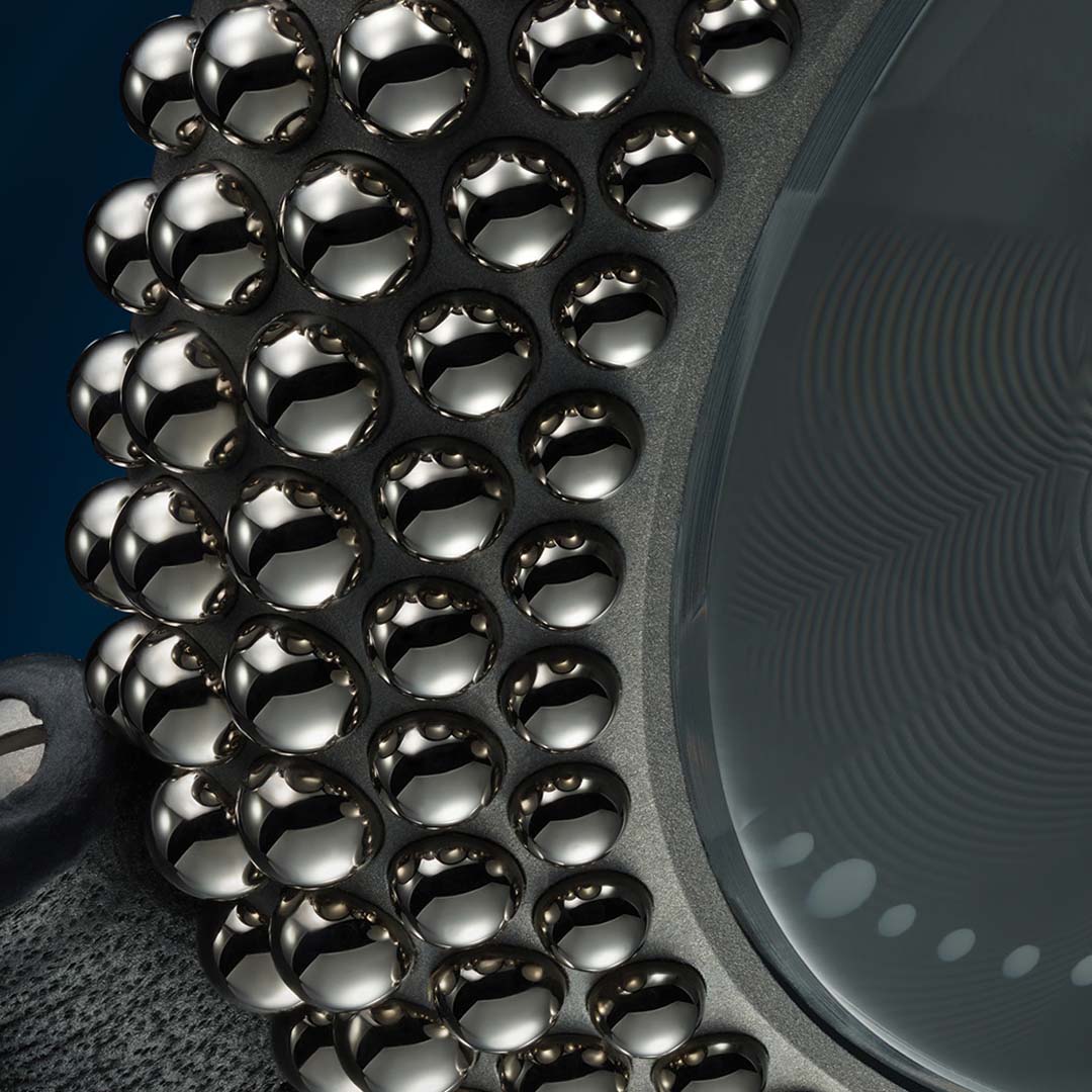 Shop the Gerald Genta Gentissima Oursin 36 Anthracite, a refined luxury watch crafted in white gold, now available in London.