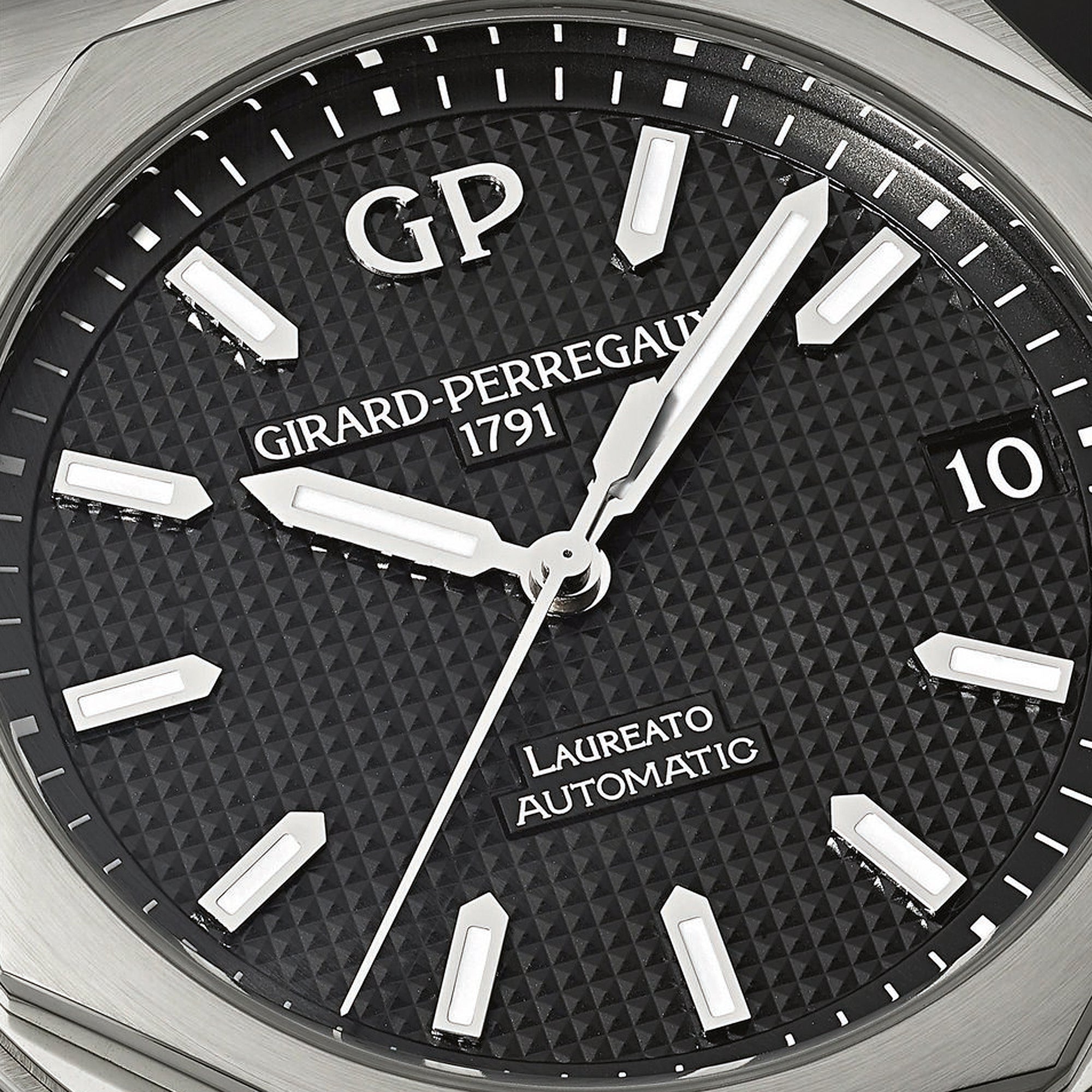 LAUREATO-42-MM-BLACK-dial