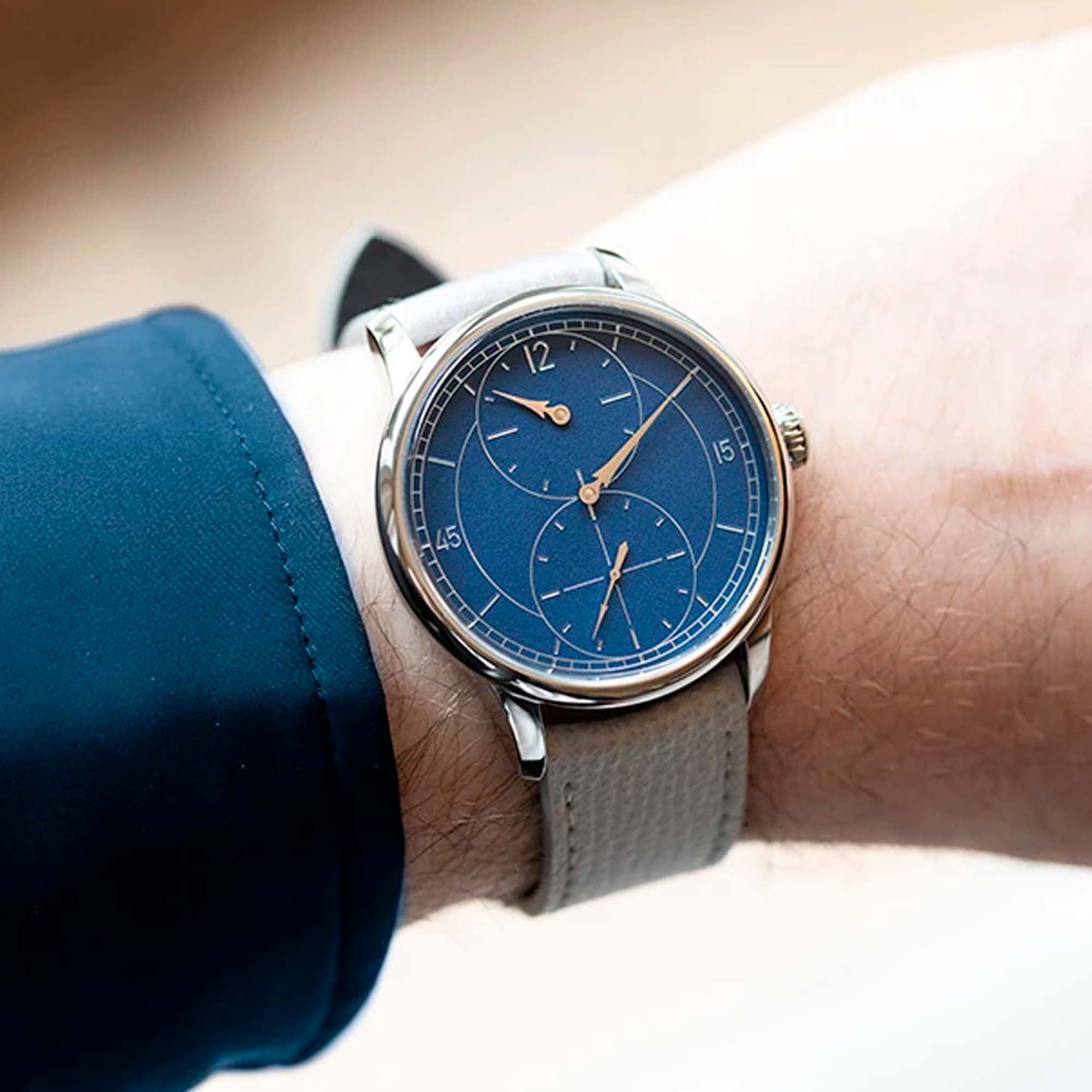 Le-regulateur-grave-bleu-wrist