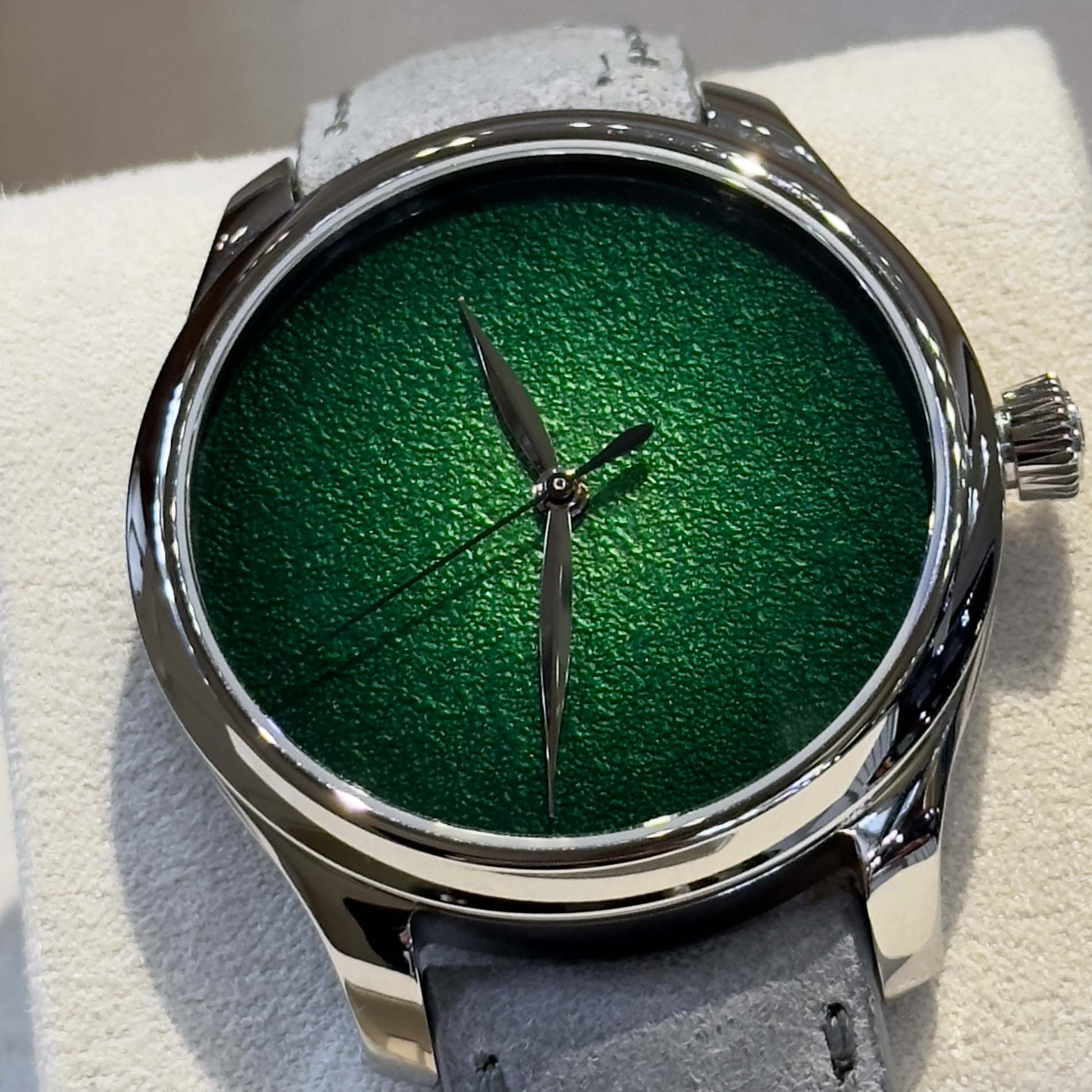 MOSER ENDEAVOUR CENTRE SECONDS CONCEPT LIME GREEN