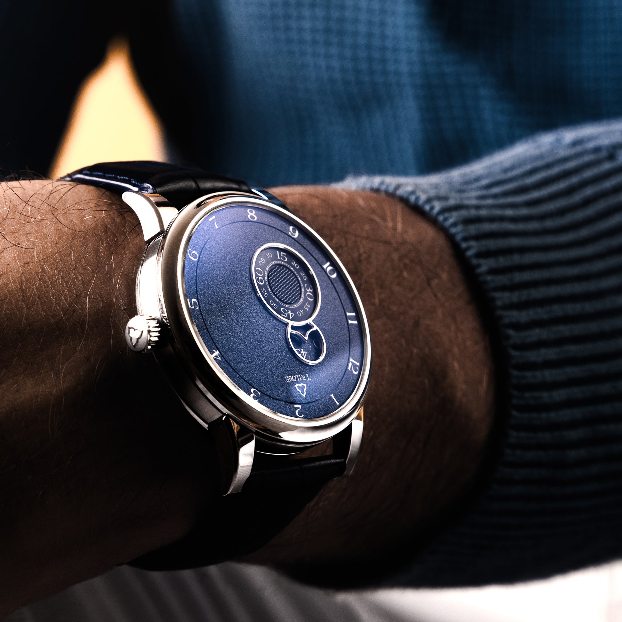 NUIT-FANTASTIQUE-GRAINED-BLUE-WRIST
