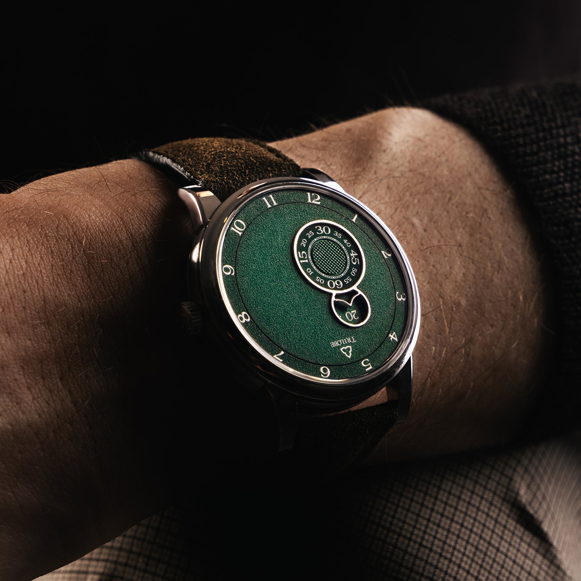 NUIT-FANTASTIQUE-GRAINED-GREEN-WRIST