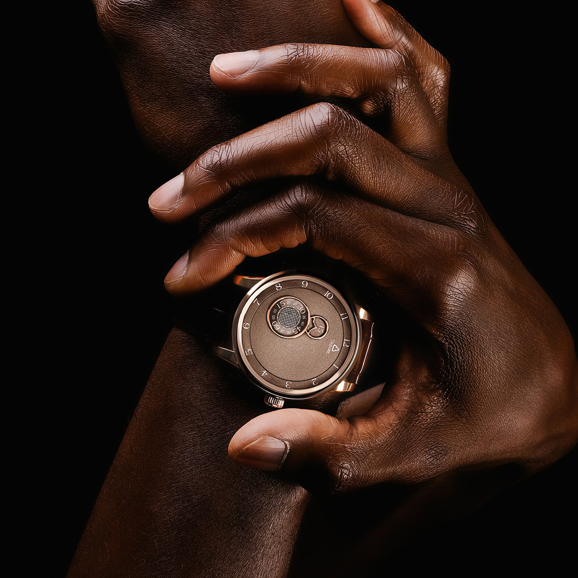 NUIT-FANTASTIQUE-GRAINED-HAVANA-ROSE-GOLD-WRIST2
