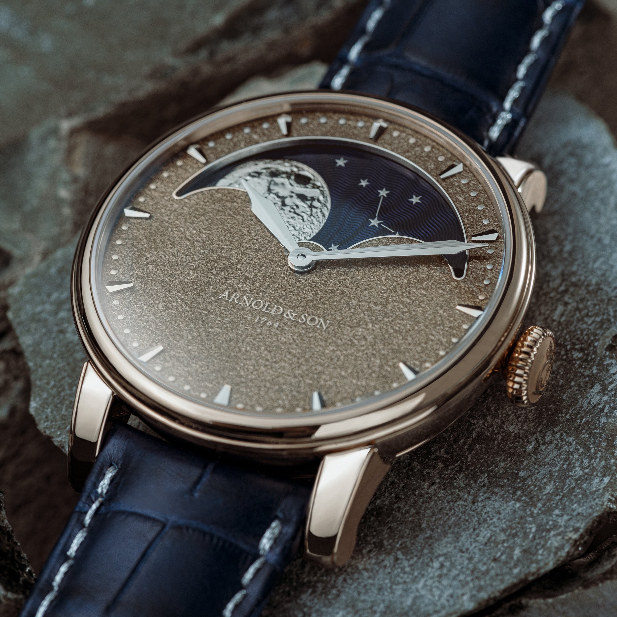       PERPETUAL-MOON-OBSIDIAN-GOLD-LIMITED-EDITION-OF-28-LIFE1