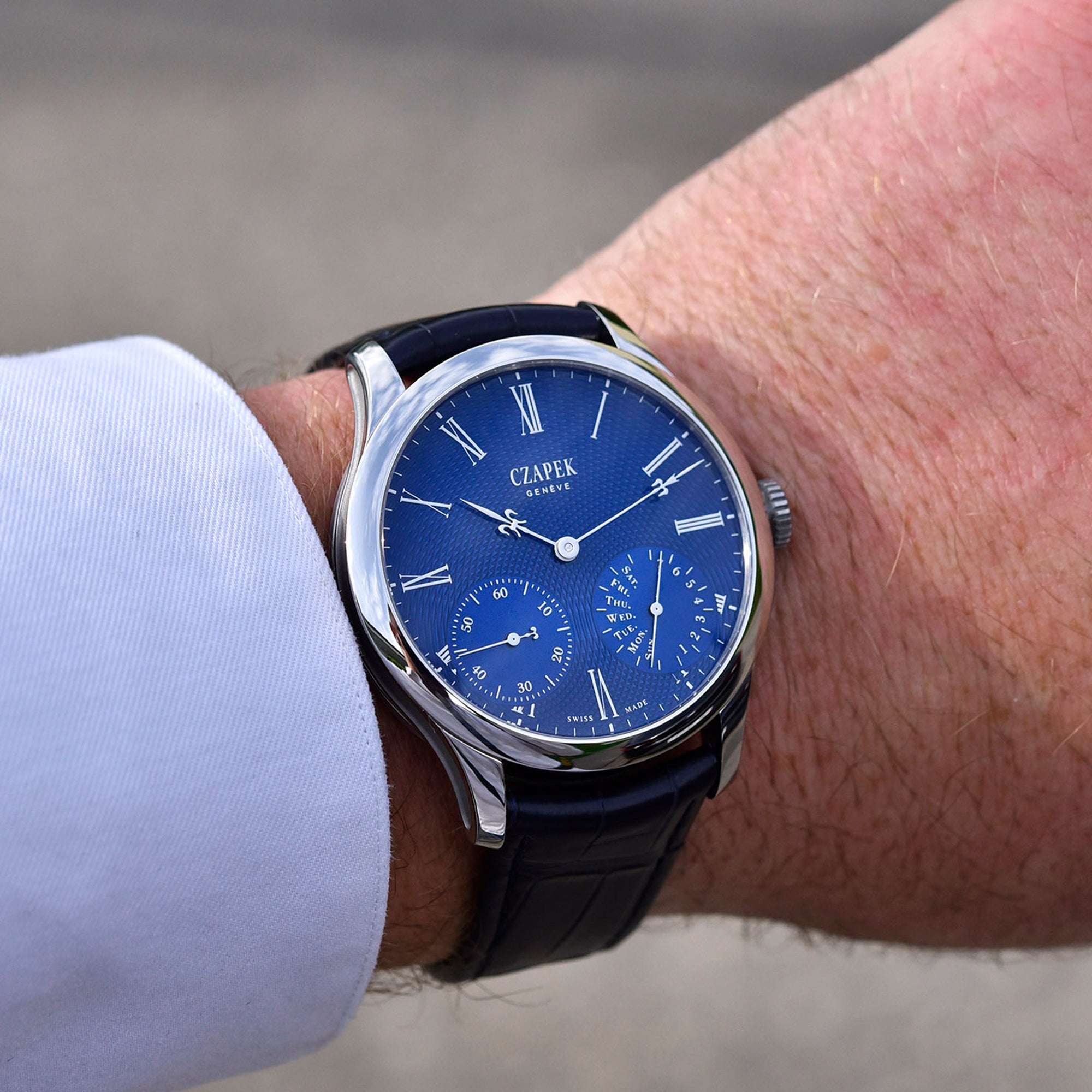 QUAI-DES-BERGUES-SAPPHIRE-BLUE-L-LIFESTYLE