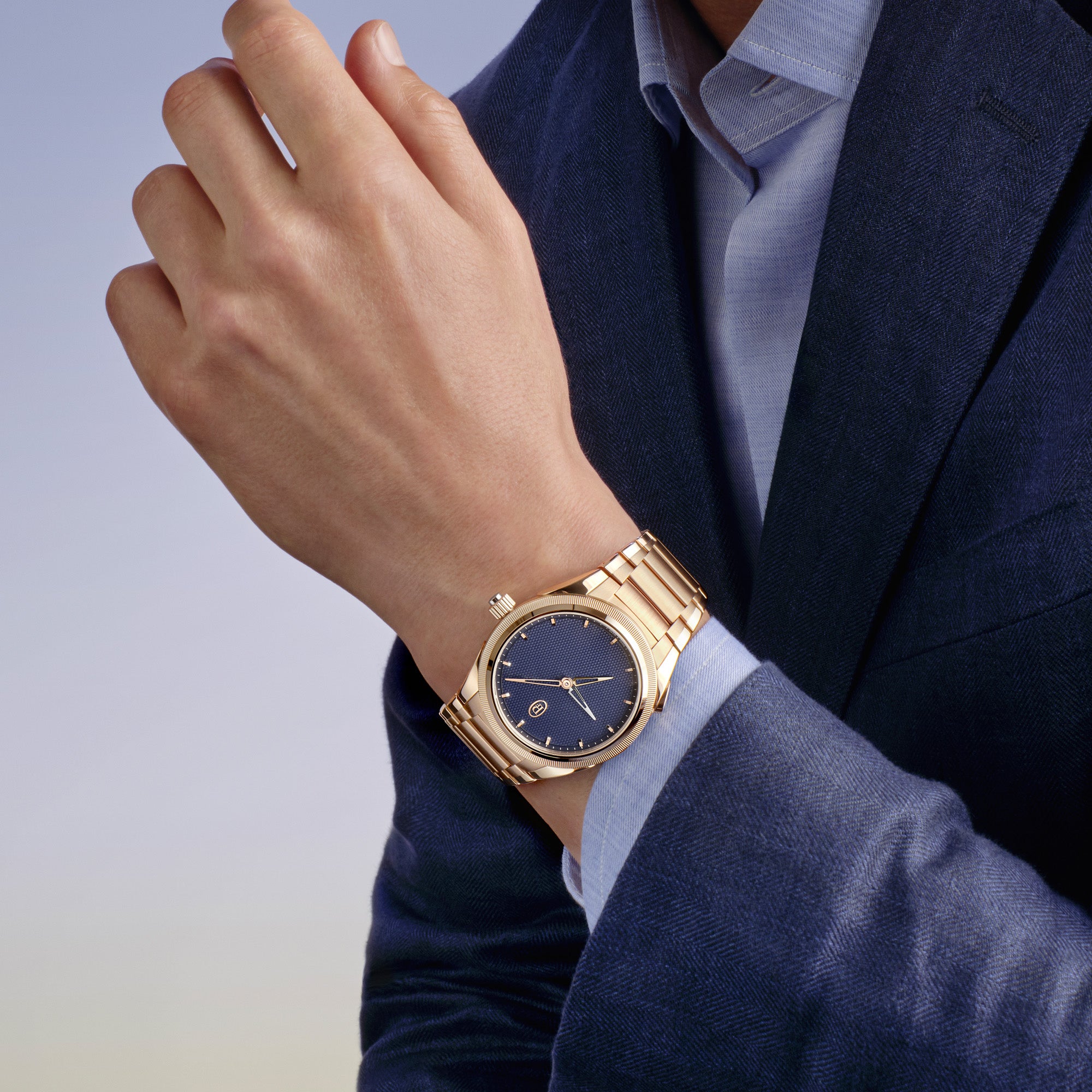 TONDA-PF-GMT-RATTRAPANTE-ROSE-GOLD-BLUE-WRIST