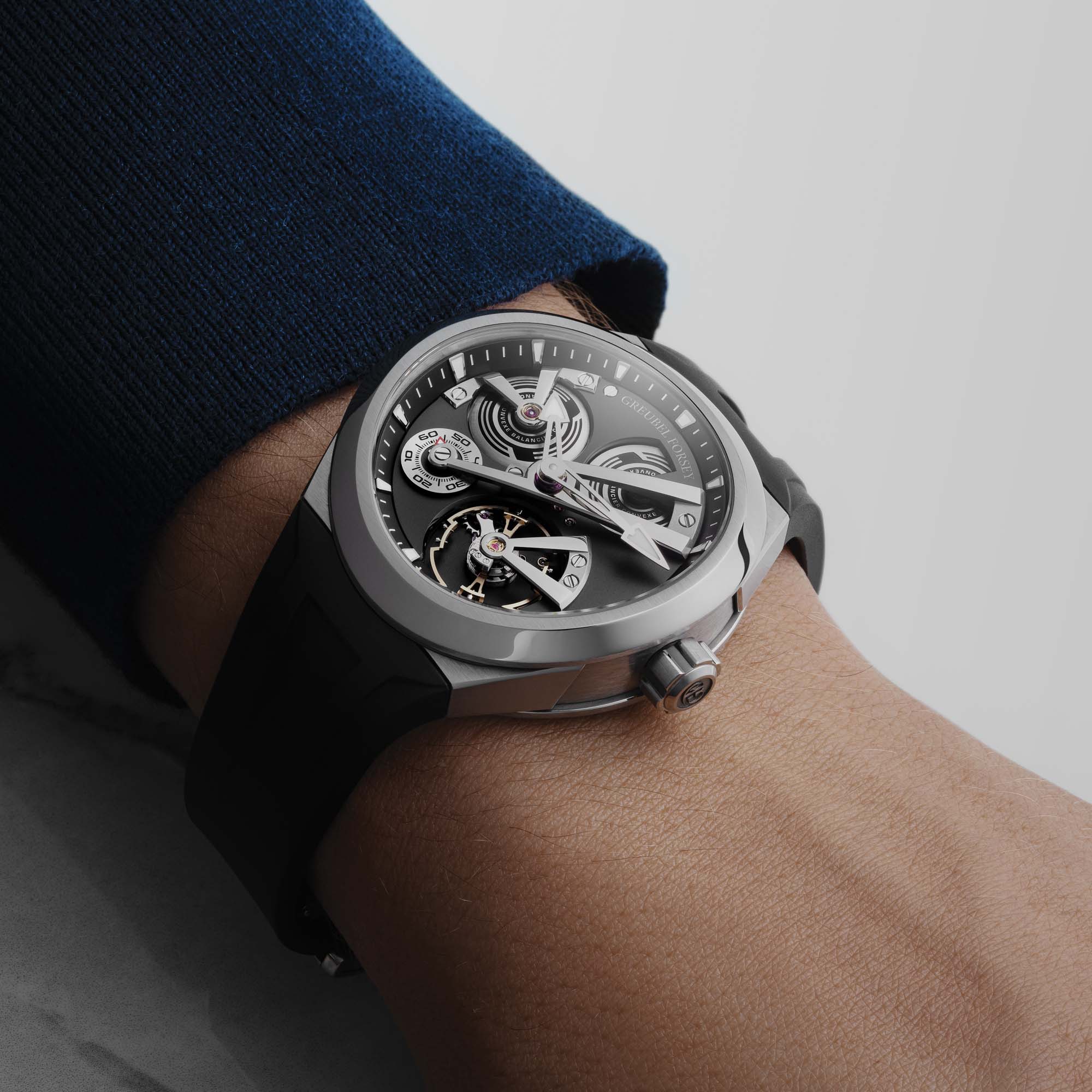 balancier-3-black-p01177-wrist