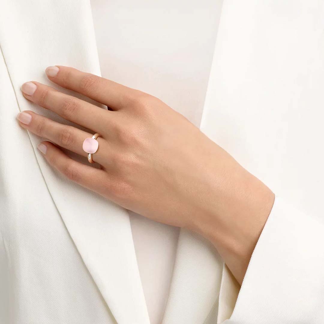A Mini Sweety ring set with pink quartz and mother of pearl, delivering luminous beauty and everyday luxury with a romantic touch.
