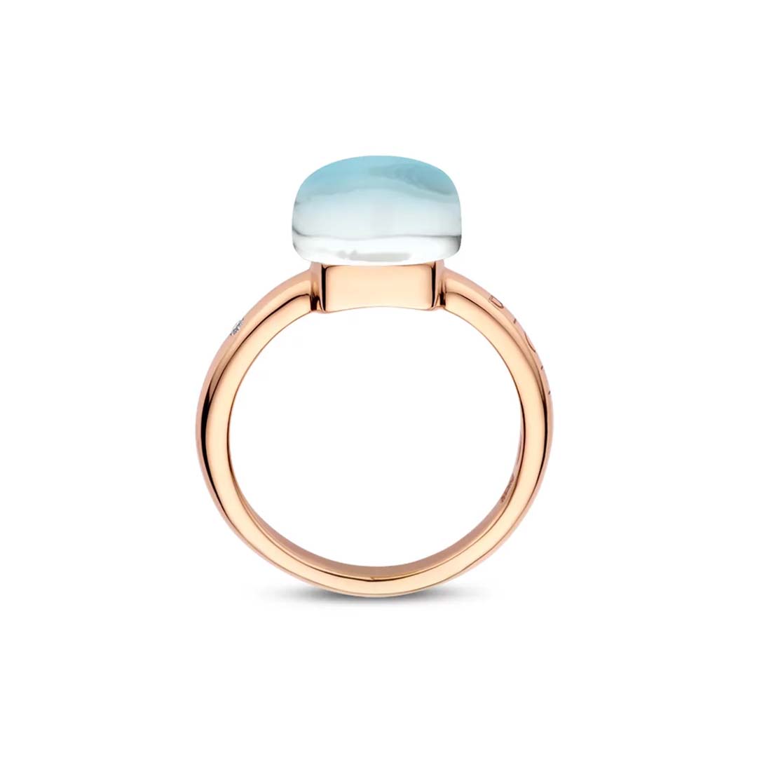 Discover the Mini Sweety ring featuring dark apatite and rock crystal, offering striking contrast and contemporary elegance.