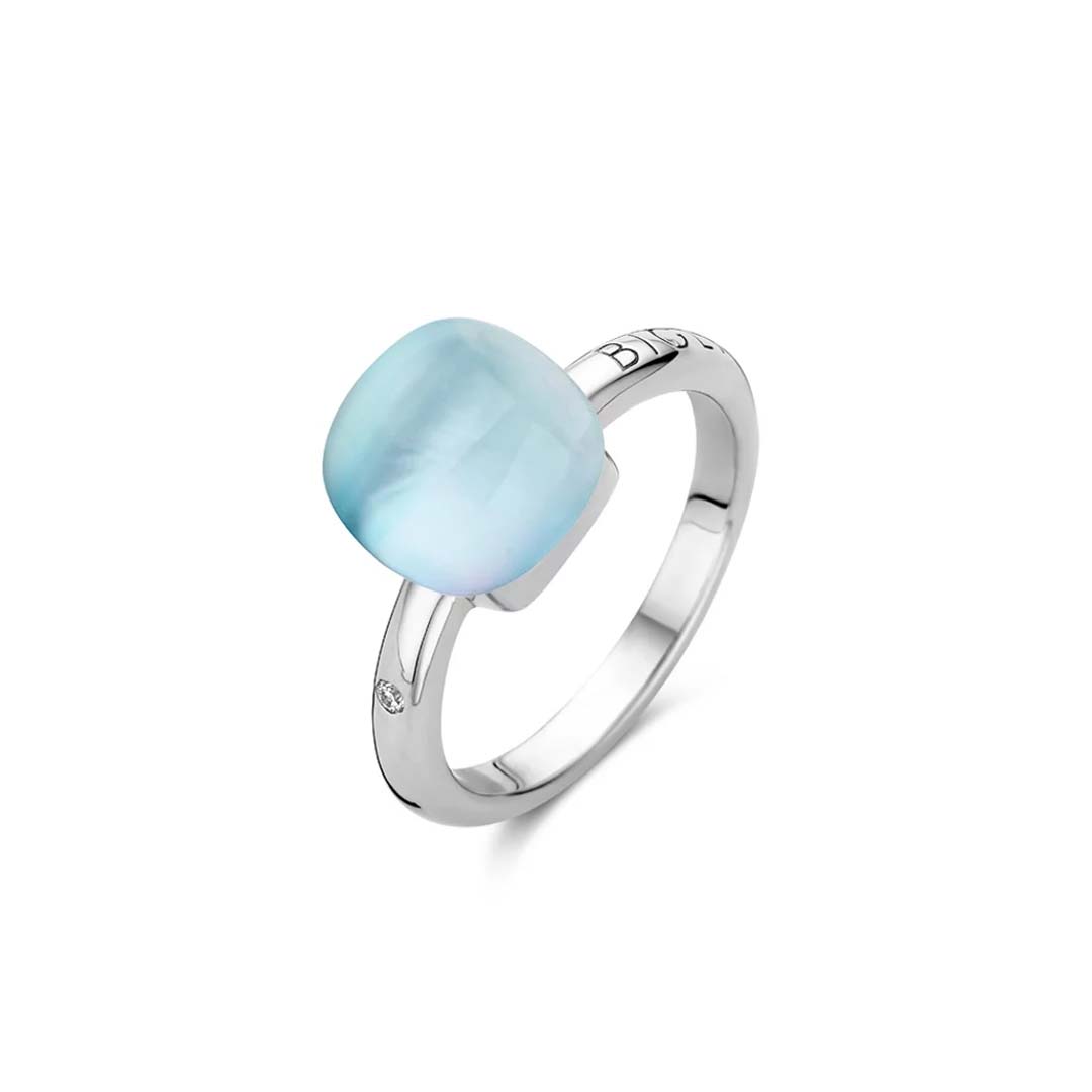 Mini Sweety ring with turquoise and rock crystal combines vibrant colour with luminous clarity in a refined jewellery design.