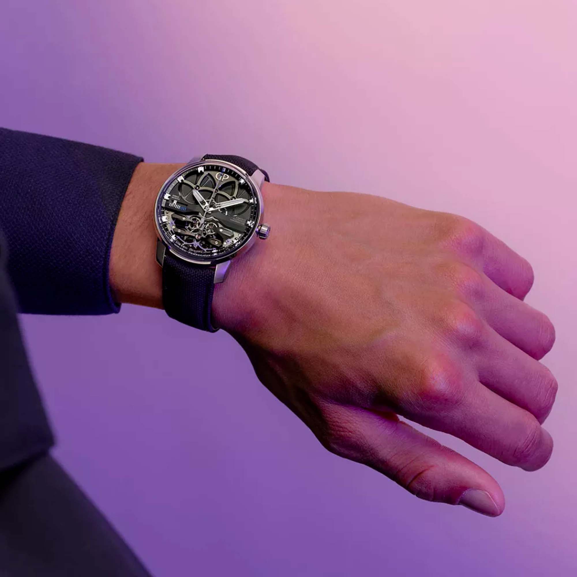 Explore the Girard-Perregaux Neo Constant Escapement 93510-21-1930-5CX. This innovative masterpiece combines silicon technology, architectural beauty, and horological excellence.