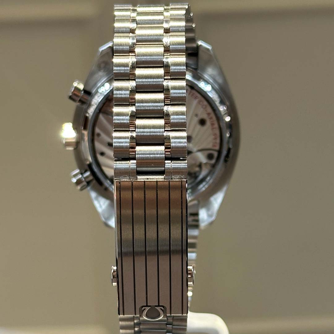 Explore this pre-owned Speedmaster Moonphase, featuring moon meteorite display, ceramic tachymeter bezel, and stainless steel bracelet.