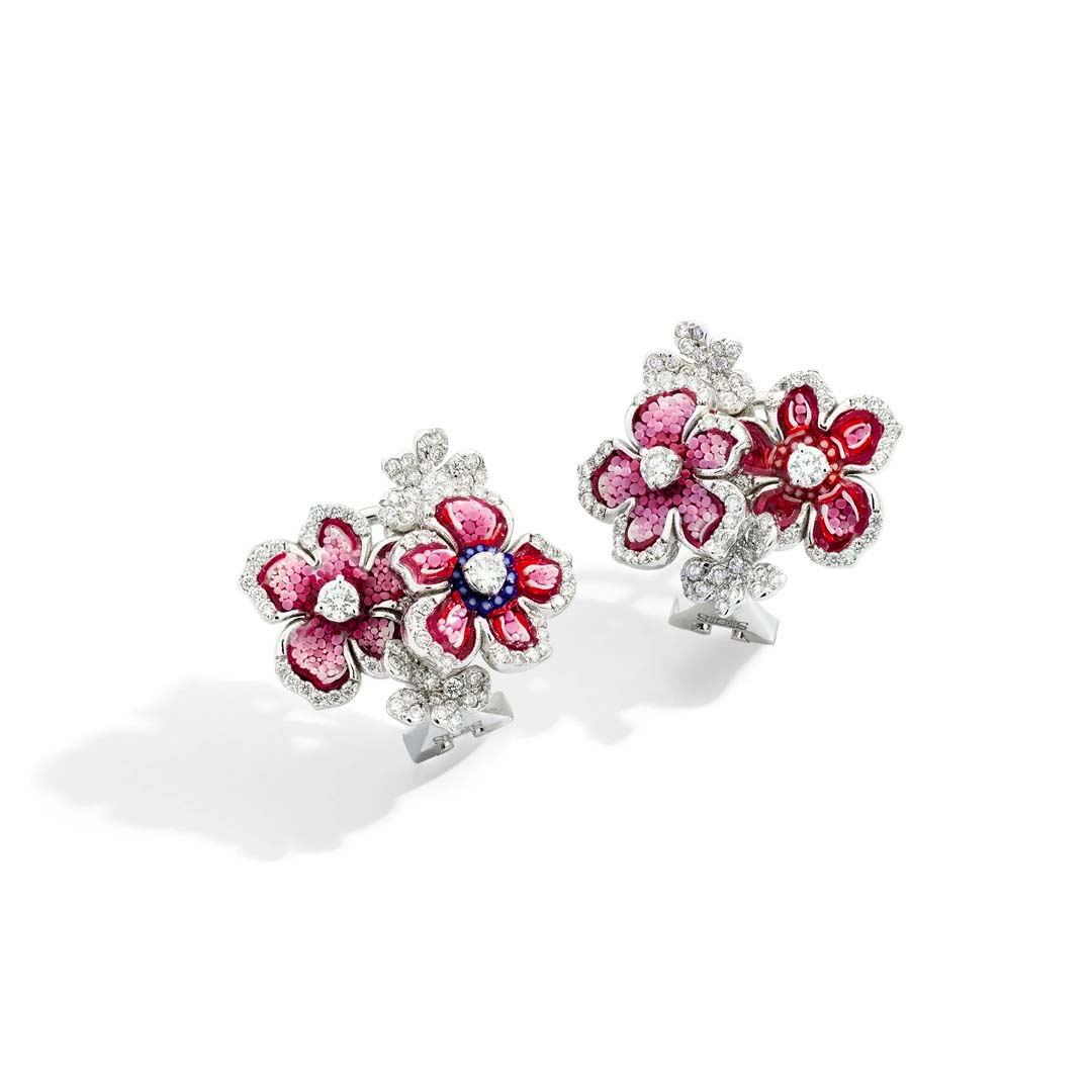 Inspired by a blossoming garden, the Giardino Leggero Primavera Earrings showcase SICIS’ signature micromosaic technique in a delicate, floral design.