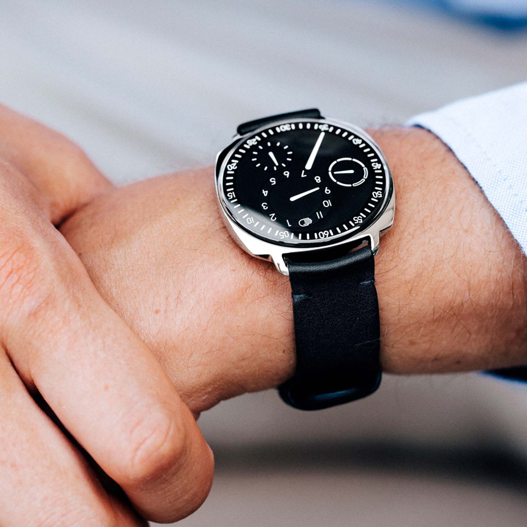 type-1-squared-black-lifestyle-1