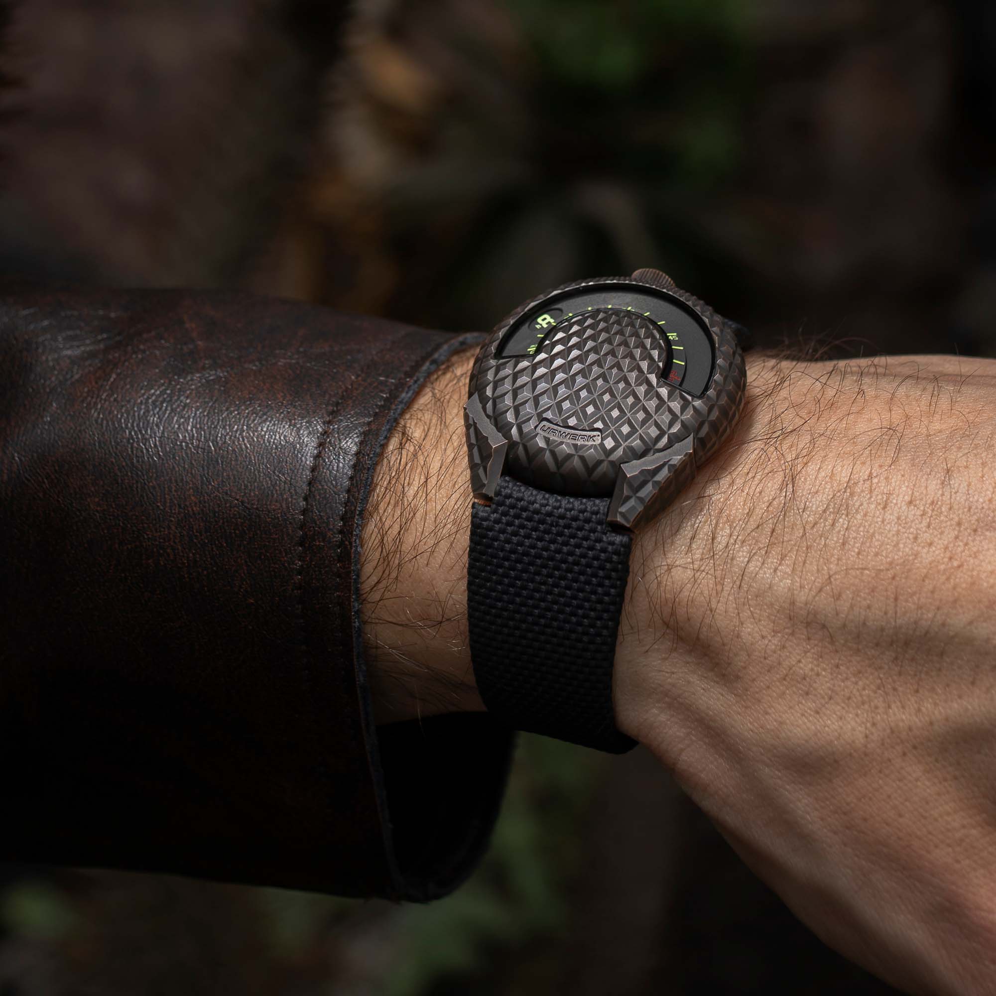 ur-101-t-rex-wrist