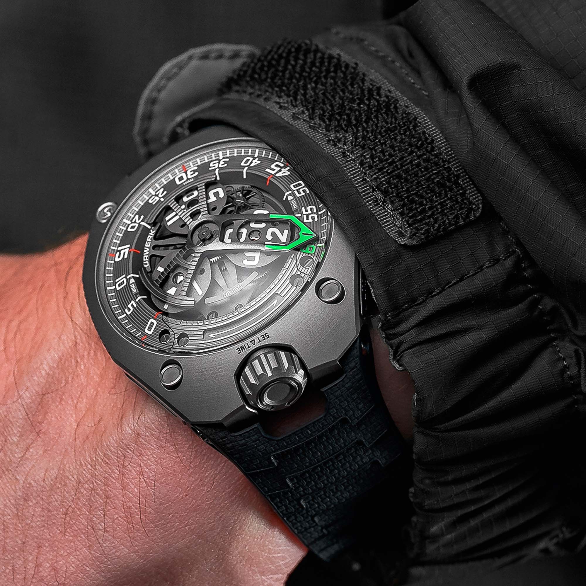 ur-150-scorpion-titan-lifestyle