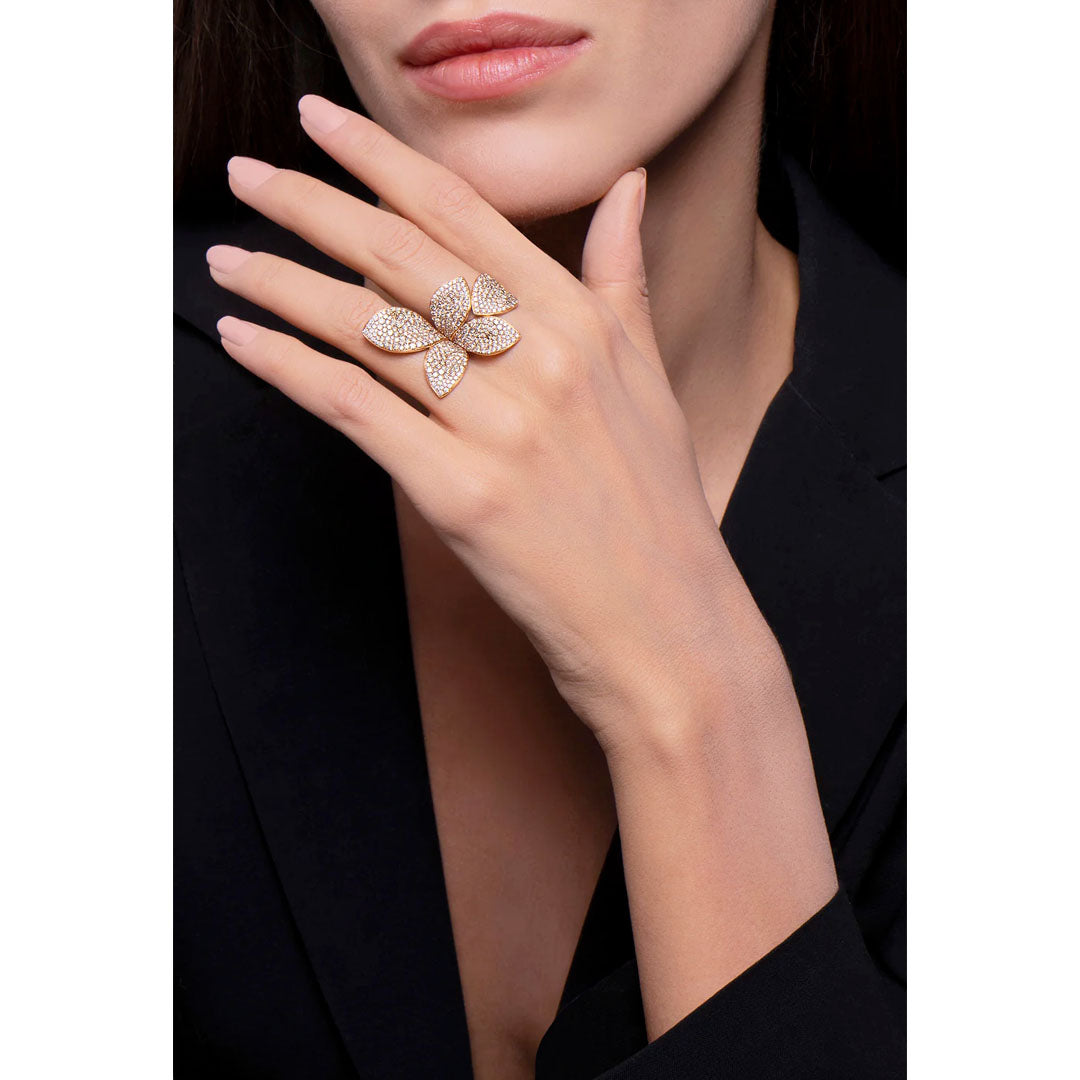 15084r-giardini-segreti-ring-five-leaves-medium-flower-ring-18k-rose-gold-white-champagne-diamonds-lifestyle