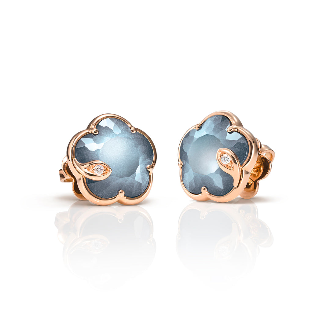 Petit Joli earrings in 18K rose gold feature Lunar Night blue gemstone, crafted from onyx and white moonstone, accented with diamonds for a luminous and elegant finish.