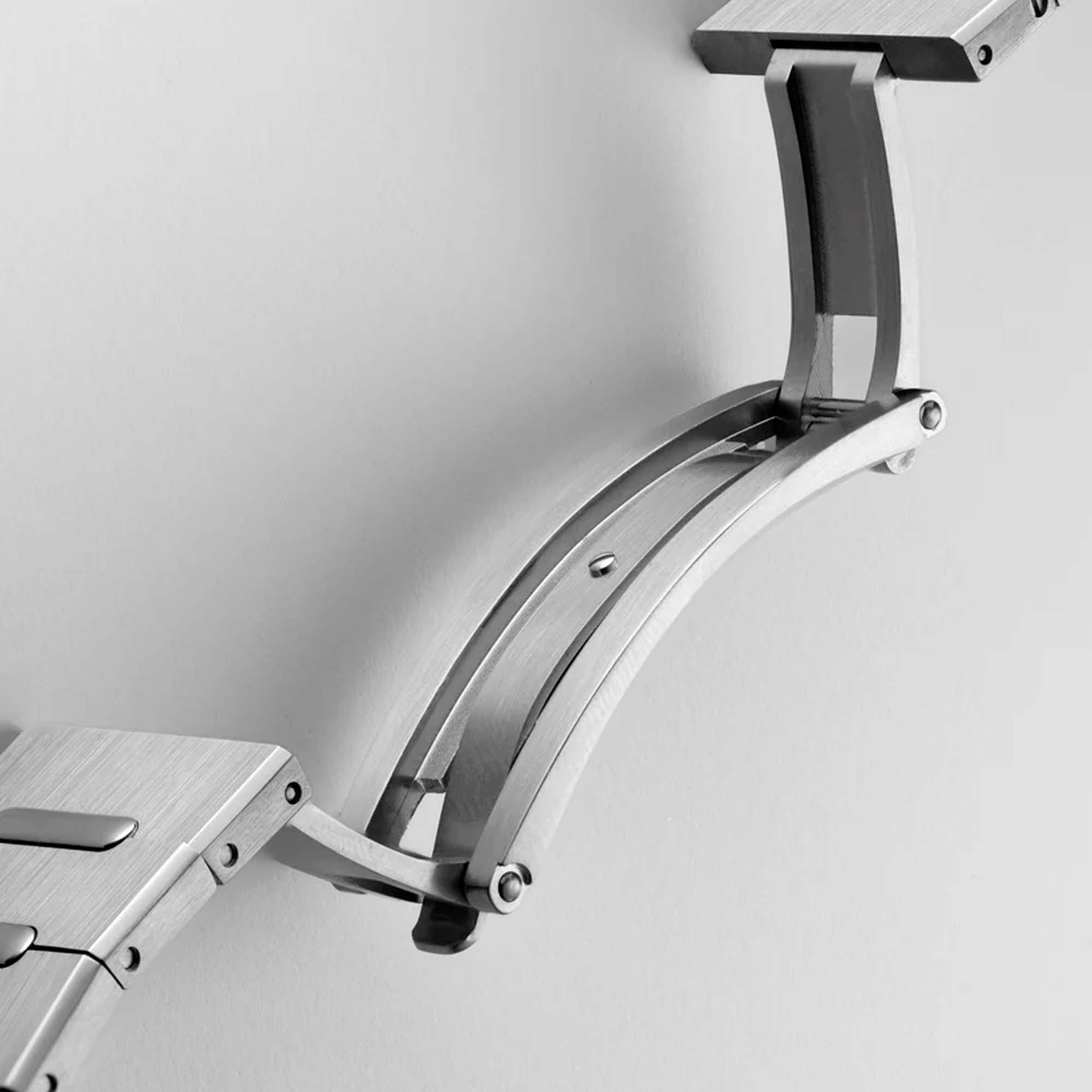 The Louis Erard × Astro Boy 2340 captures the spirit of innovation and nostalgia, merging Swiss craftsmanship with Japanese artistry.