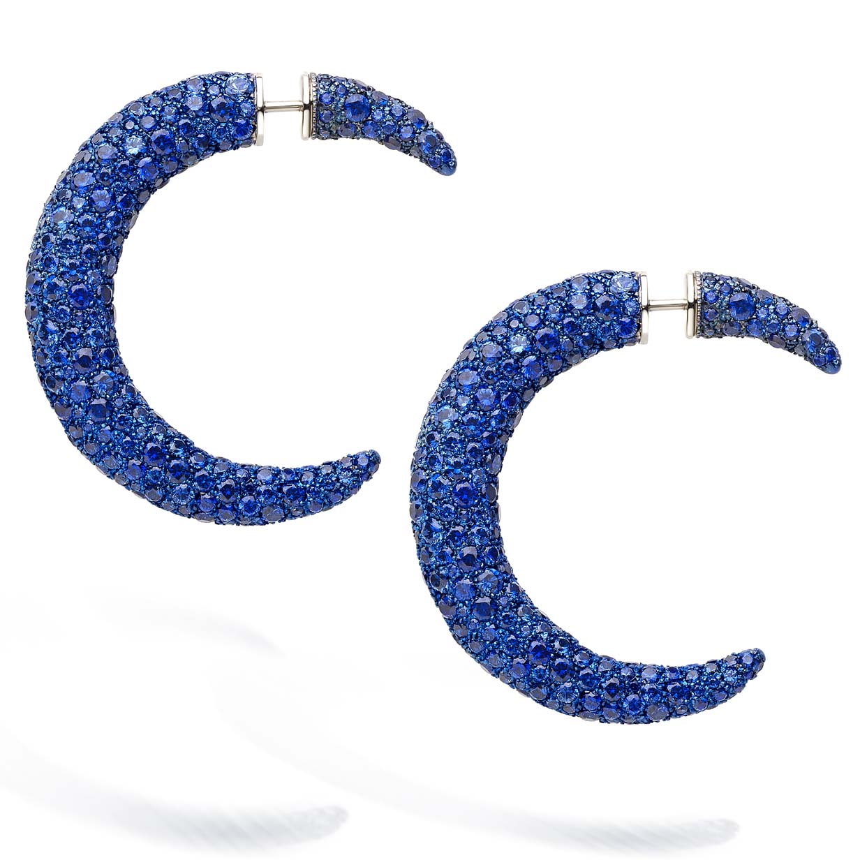 484E-domina-pair-of-earrings-in-blue-titanium-with-blue-full-cut-sapphires-20,10-ct