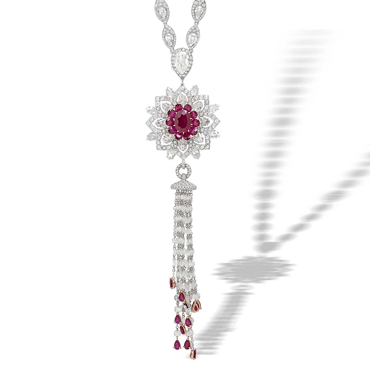 4B5C-necklace-in-white-gold-with-a-red-oval-ruby-from-myanmar-4,48-ct,-a-white-pear-shape-diamond-2,03-ct,-white-mutual-pear-shape-diamonds-17,36-ct,-white-rosecut-diamonds-13,07-ct-and-white-fullcut-diamonds-11,75-ct-close-up