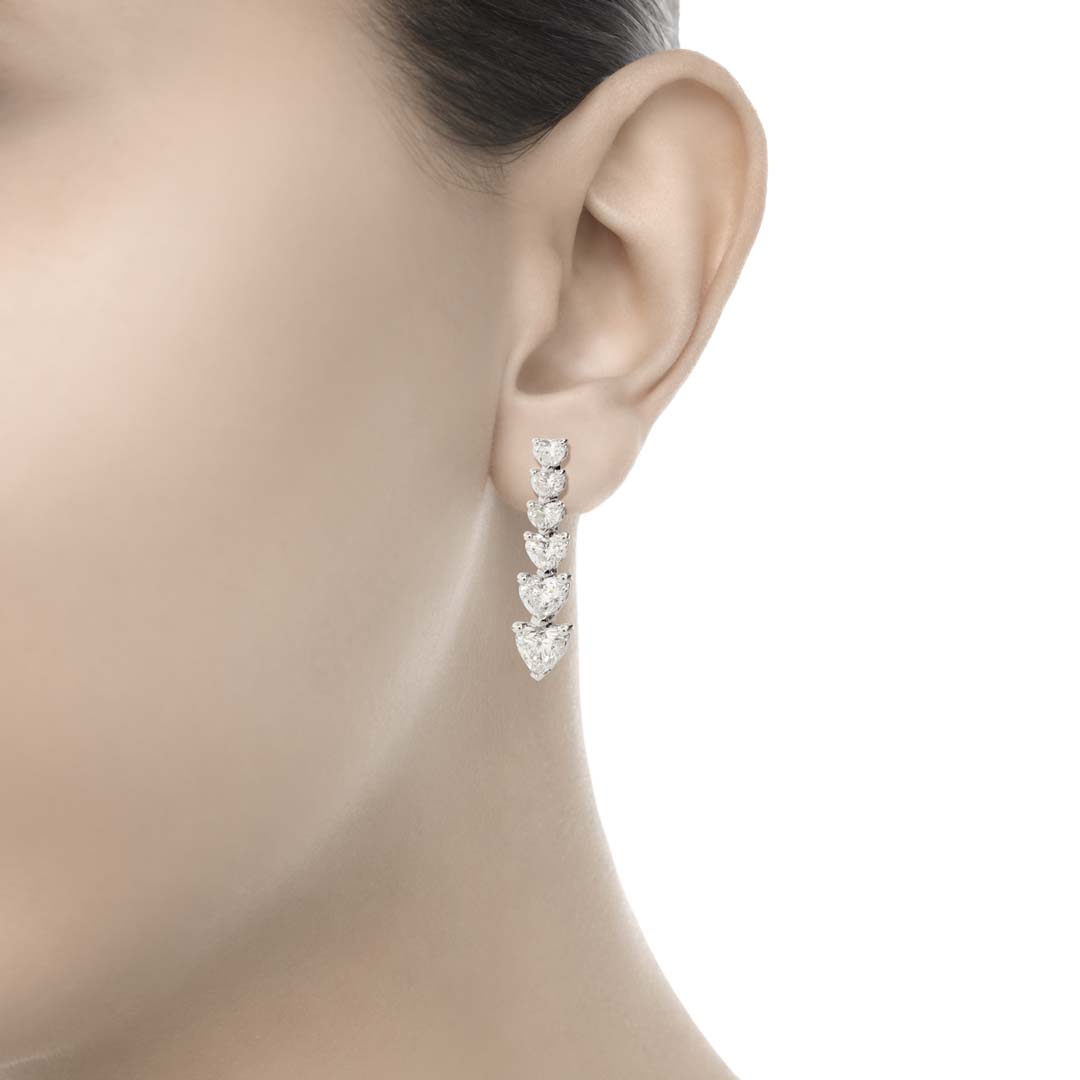 The Anniversary Love Earrings E67DE001/245 pair refined craftsmanship with sparkling diamonds, creating a graceful expression of enduring love.