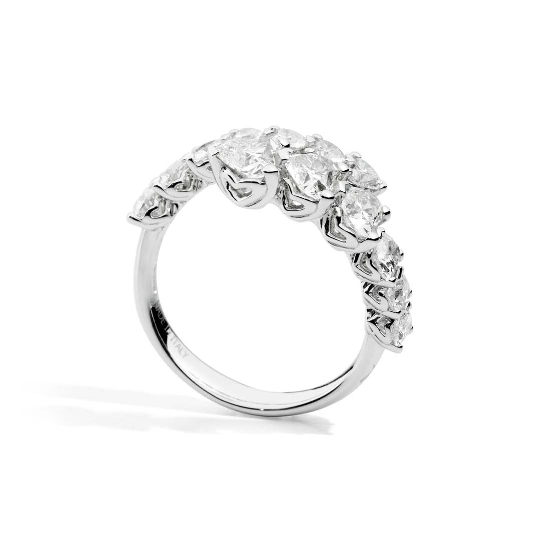 Discover the Recarlo Anniversary Love Ring R67CO004_235 – Italian craftsmanship and sparkling diamonds in a symbol of eternal love.