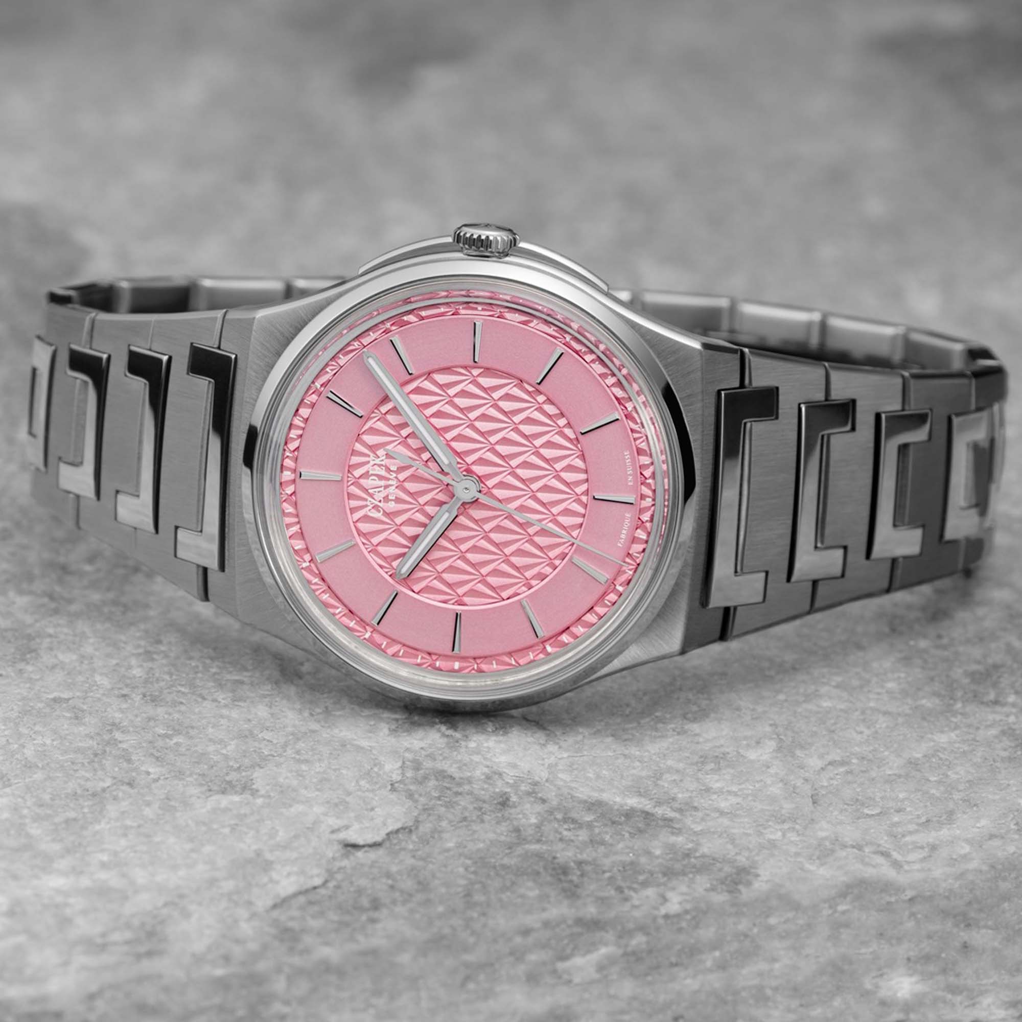 Limited to 100 pieces, the Czapek Antarctique Sashiko Pink Lotus S stands out with its Pink Lotus motif and fine Swiss mechanics. A rare and expressive addition to any collection.