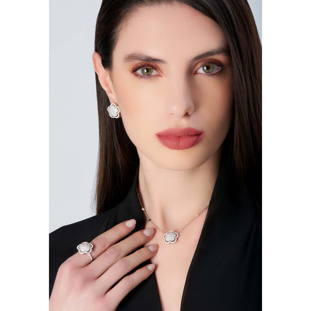 The Pasquale Bruni Bon Ton ring showcases polished 18k white gold, a luminous onyx centrepiece and diamond accents, crafted with the Maison’s signature feminine artistry.