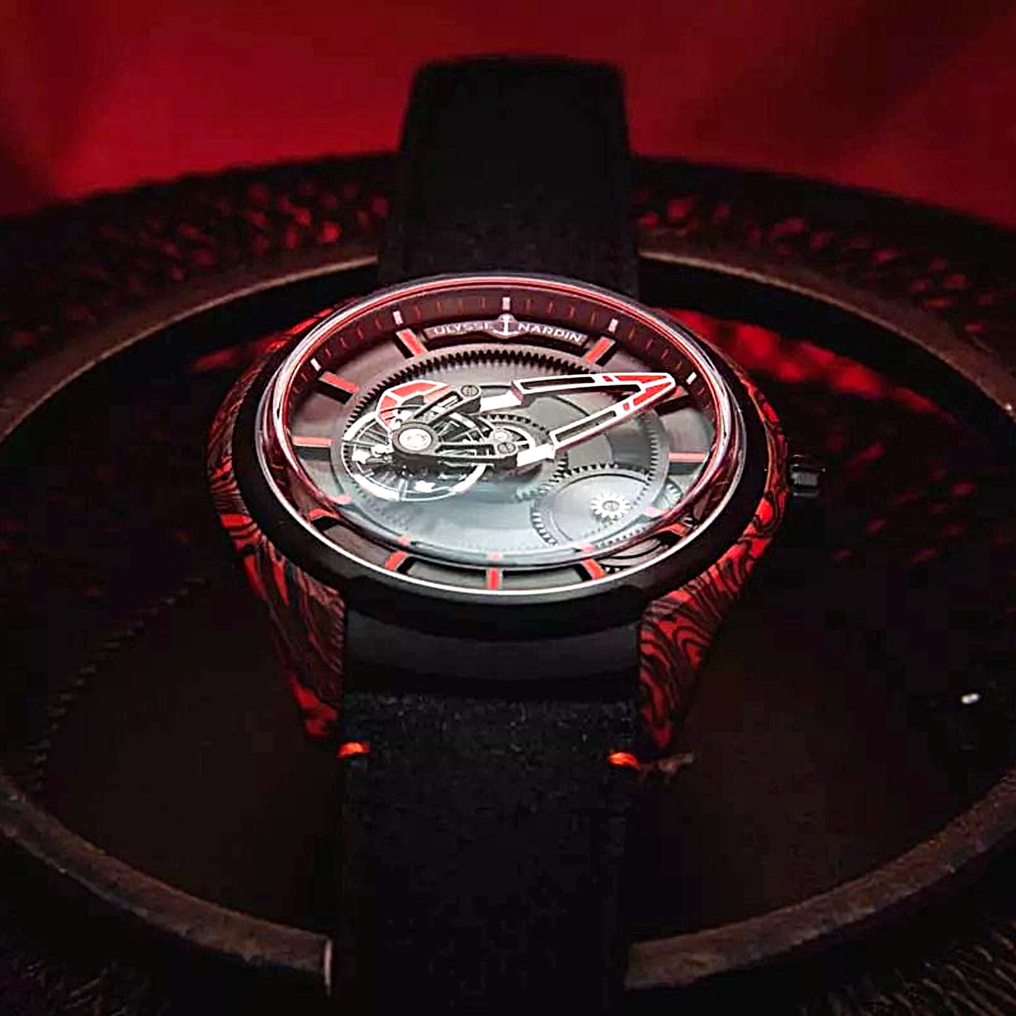 The Ulysse Nardin Freak X Magma Carbon 43mm blends carbon fibre and red lava resin in a bold, futuristic design. A true statement in haute horlogerie.