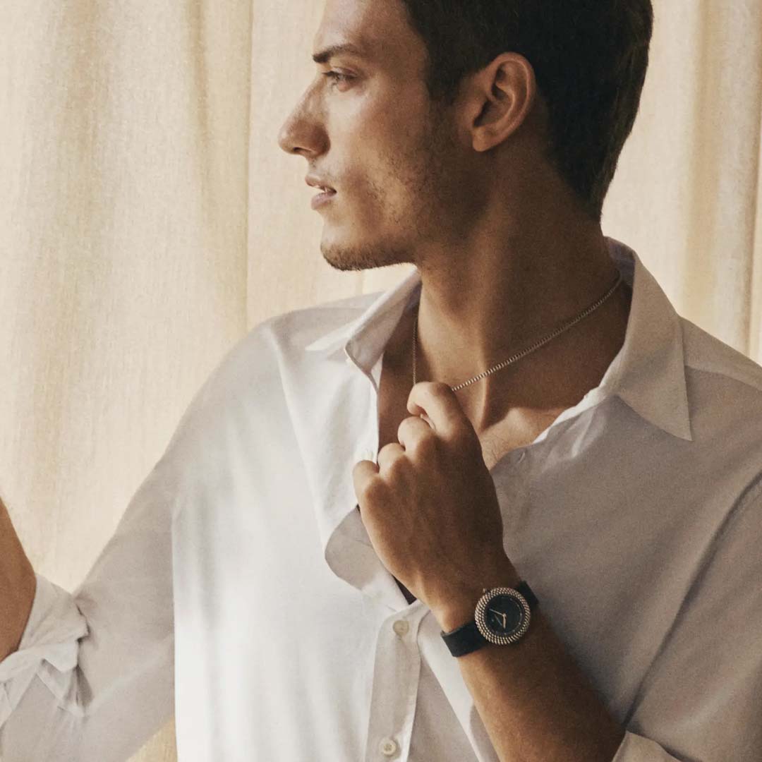 Explore the Gentissima Oursin 36 Anthracite by Gerald Genta, an elegant high end Swiss watch available in London at Swiss Gallery.