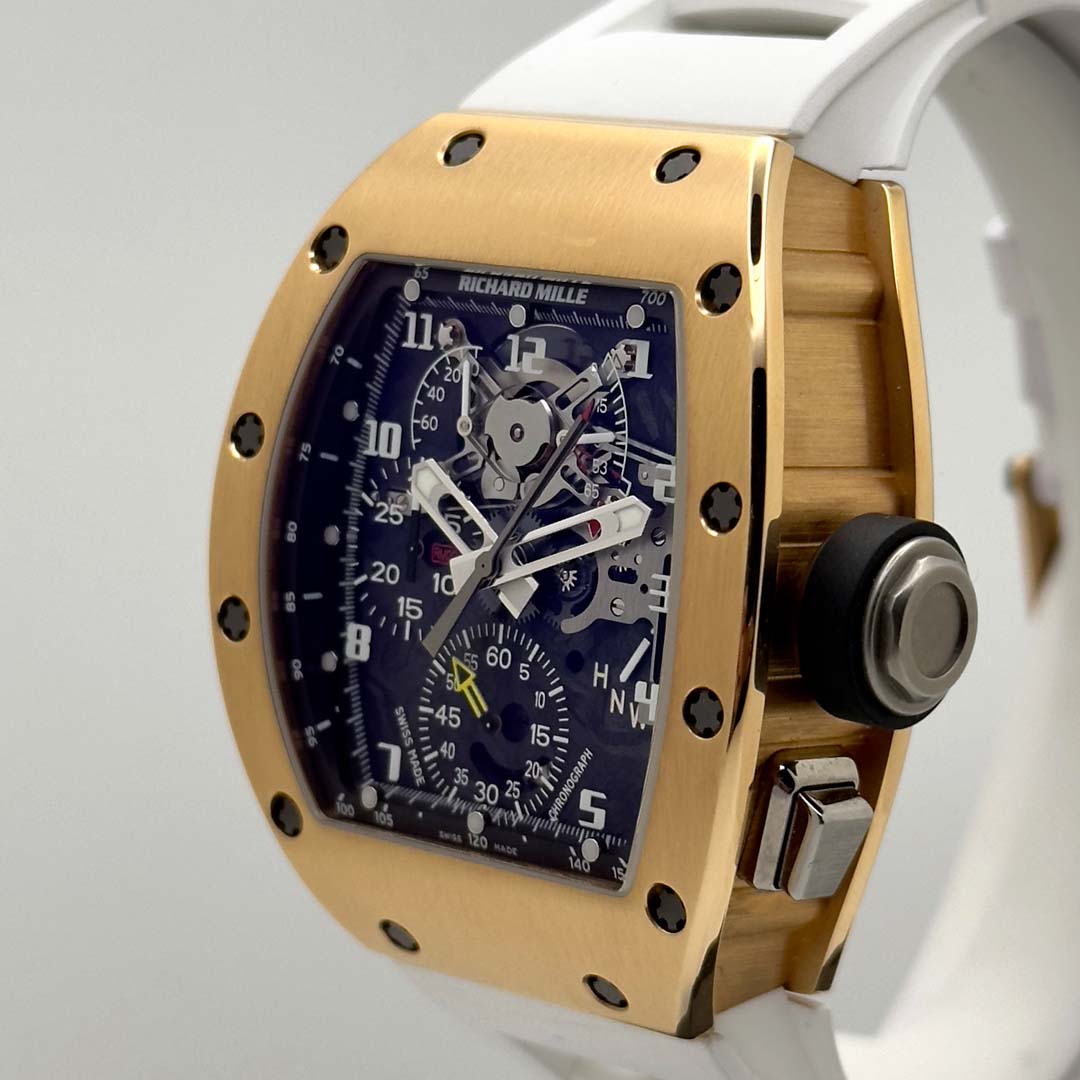 Richard Mille’s RM004-V2 Red Gold blends Formula 1-inspired performance with haute horlogerie craftsmanship. A striking statement in modern watchmaking.