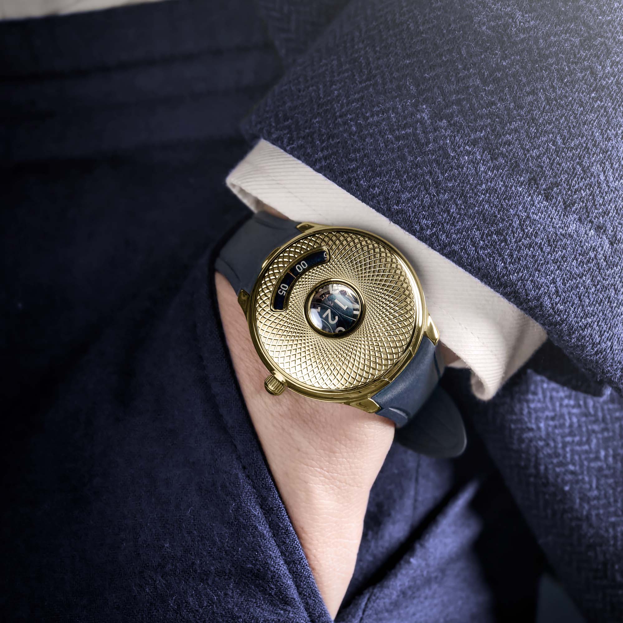 Celebrate Czapek’s 10th anniversary with the Time Jumper 40.5mm Gold — a rare limited edition of 30 featuring a patented jumping hour.