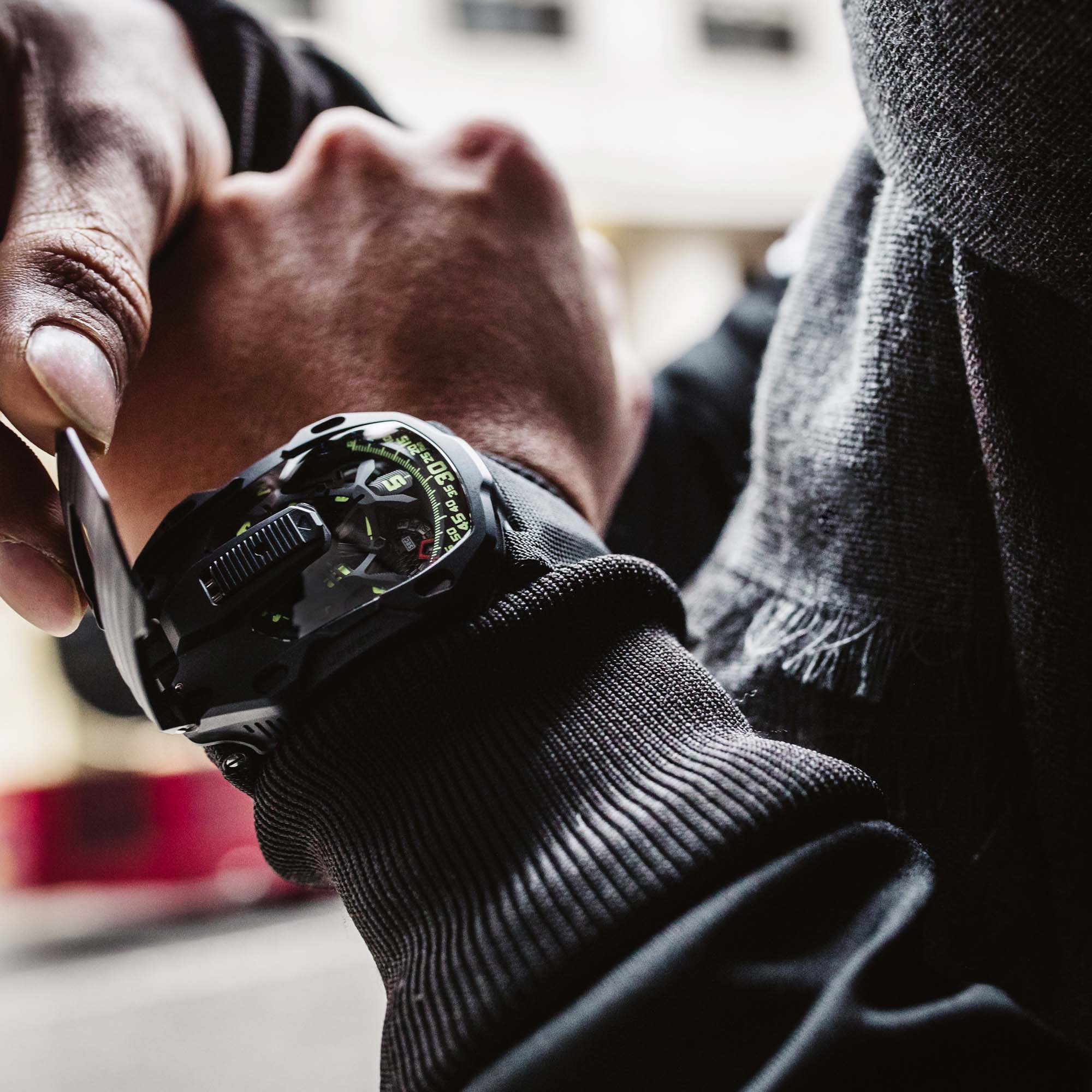 URWERK UR-105 CT Black—avant-garde design with satellite hours under a sliding cover. A striking piece of modern independent horology.