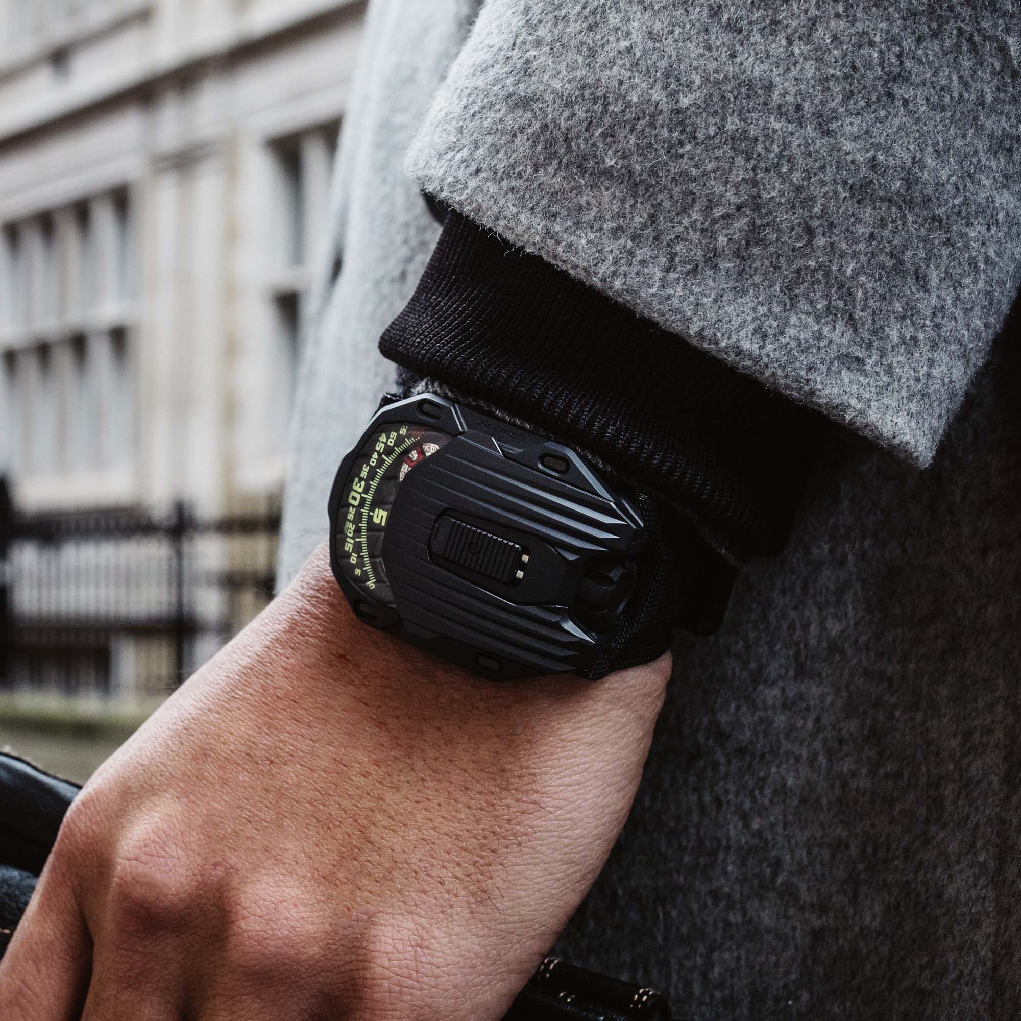 The URWERK UR-105 CT Black combines stealth styling with URWERK’s signature satellite time display. Innovative mechanics meet bold design.