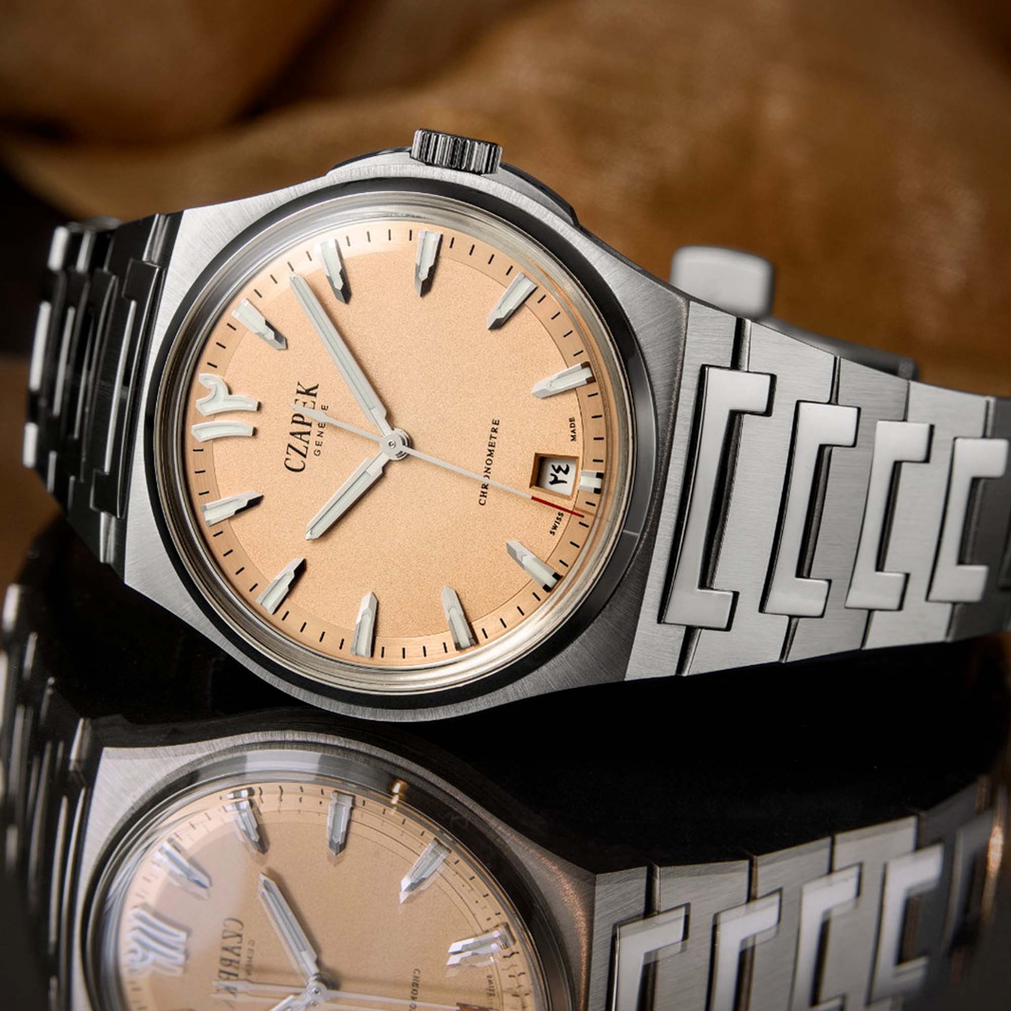 Swiss Gallery UK presents the Czapek Antarctique Desert Rose, a rare expression of modern haute horlogerie with a sand toned dial, integrated bracelet, and SXH5 movement.