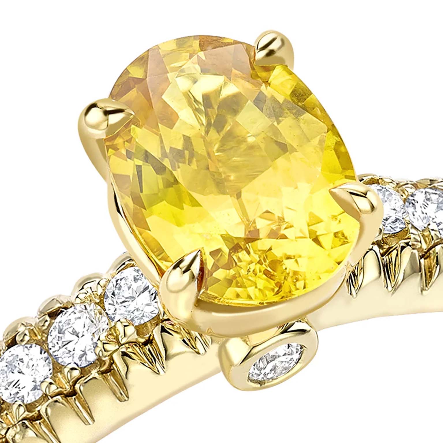 colours-of-love-yellow-gold-yellow-sapphire-fluted-ring-with-diamond-shoulders-831rg2756_26-close-up