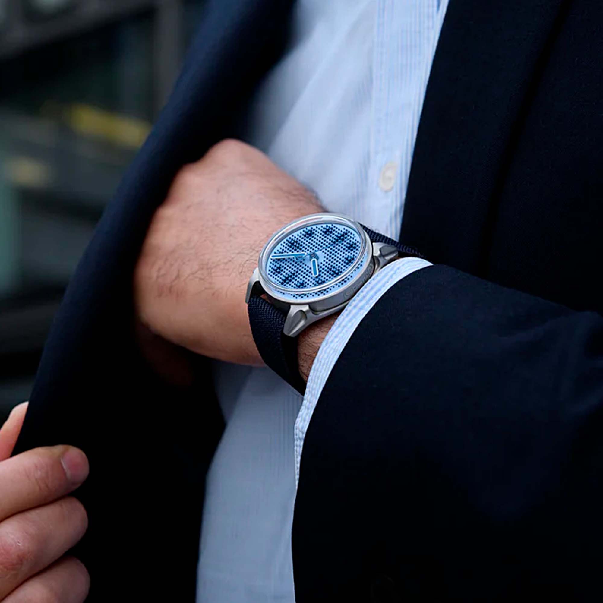 Explore the Kollokium PROJEKT 01 Variant G2, a distinctive mechanical watch that challenges tradition through form, texture, and mechanical honesty.