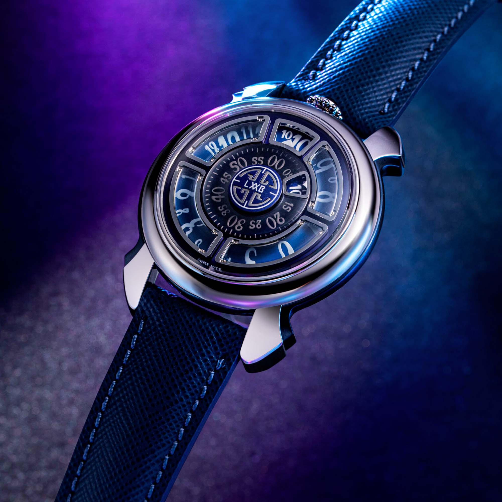 Discover the LABORMATIC Luce by GAGA LABORATORIO, a limited edition of 100 blending mechanical precision with luminous contemporary aesthetics.