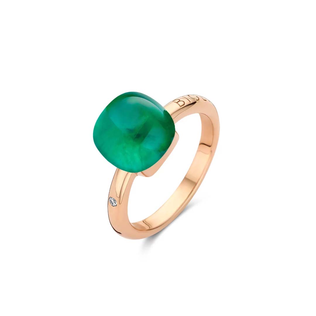 Mini Sweety ring with emerald and mother of pearl blends vibrant green tones with soft iridescence in a refined jewellery design.
