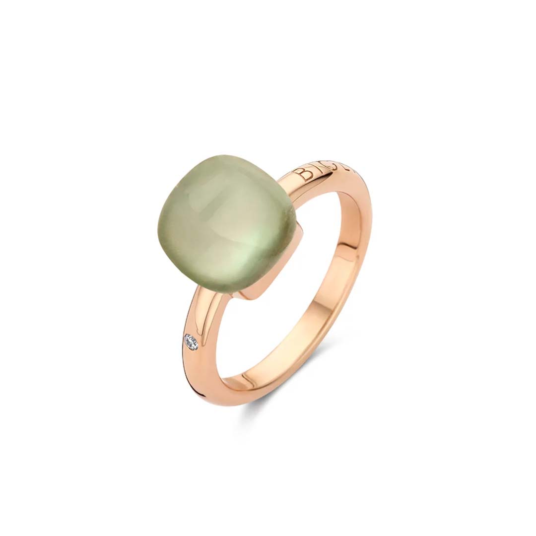 Mini Sweety ring with green amethyst and mother of pearl pairs soft green tones with gentle iridescence in a refined jewellery design.
