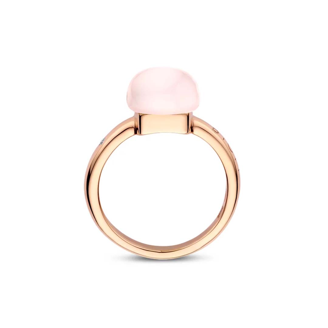 Discover the Mini Sweety ring featuring pink quartz and mother of pearl, offering gentle colour, light, and timeless elegance.