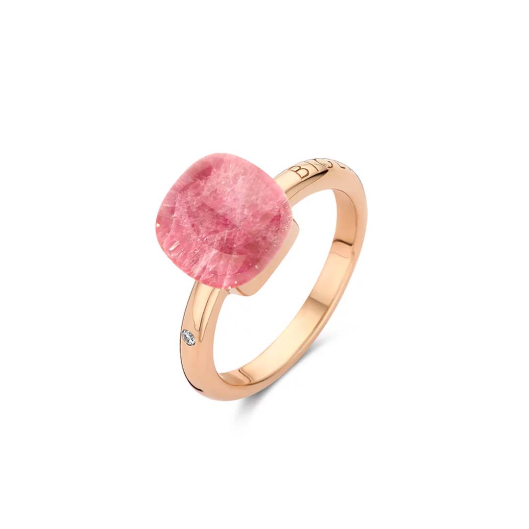 Mini Sweety ring with ruby and rock crystal combines vivid red tones with luminous clarity in a refined jewellery design.