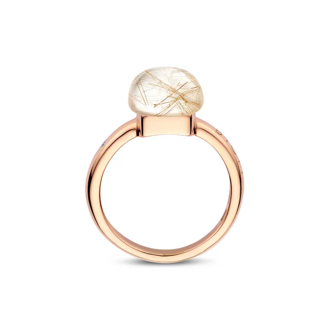 Discover the Mini Sweety ring featuring rutile quartz and mother of pearl, offering organic beauty, light, and contemporary elegance.
