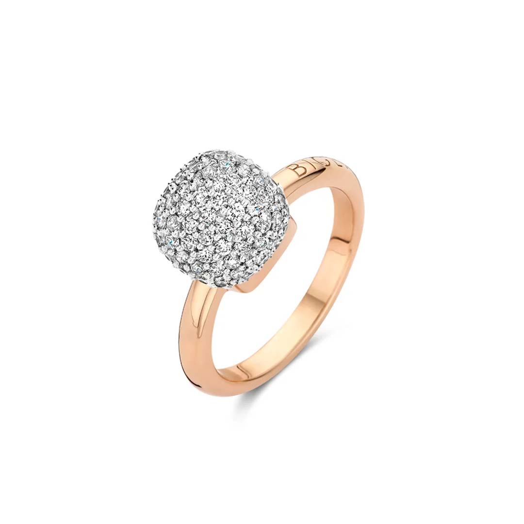 Mini Sweety ring with white diamonds delivers classic brilliance and refined elegance in a timeless jewellery design.