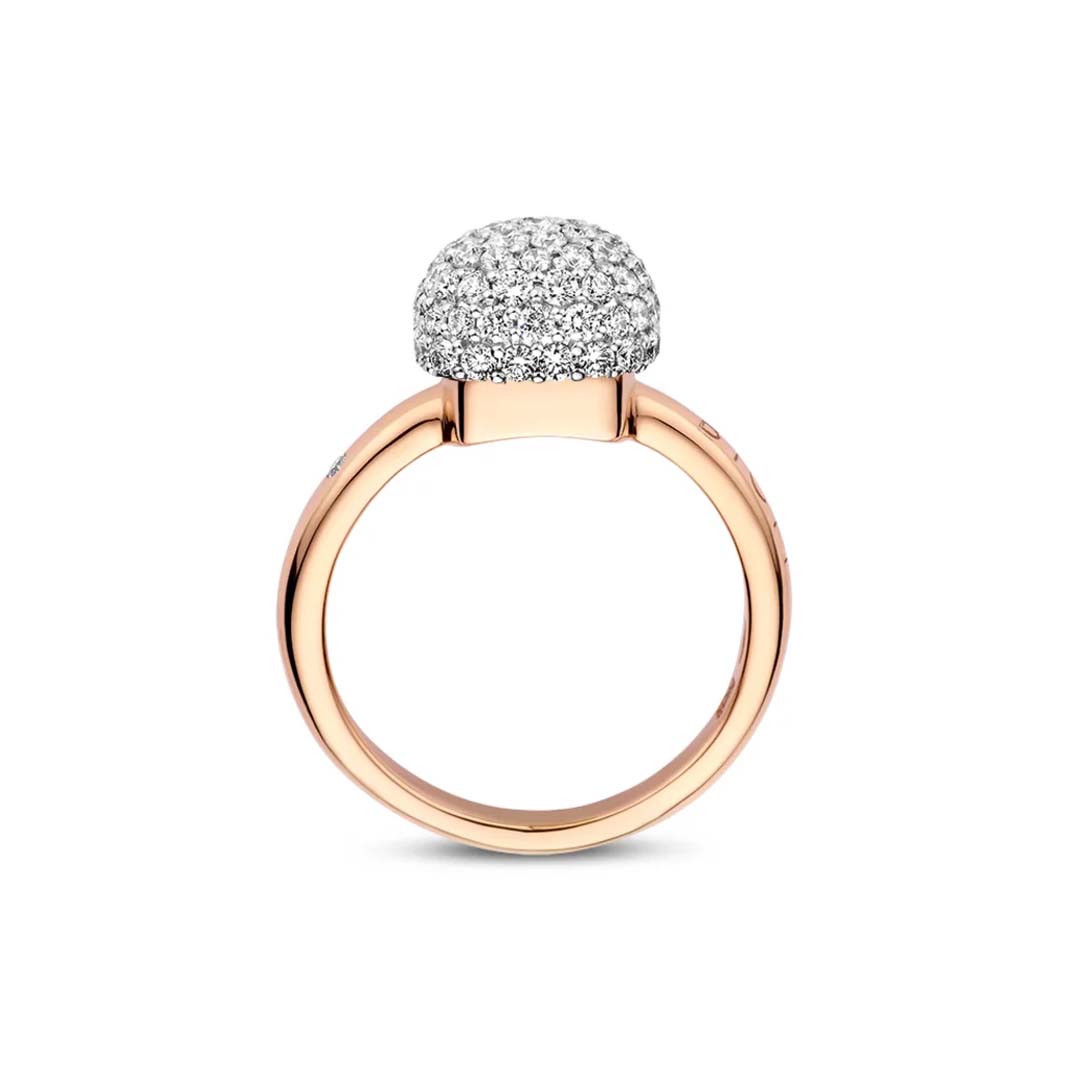 Discover the Mini Sweety ring set with white diamonds, offering luminous sparkle and enduring sophistication.